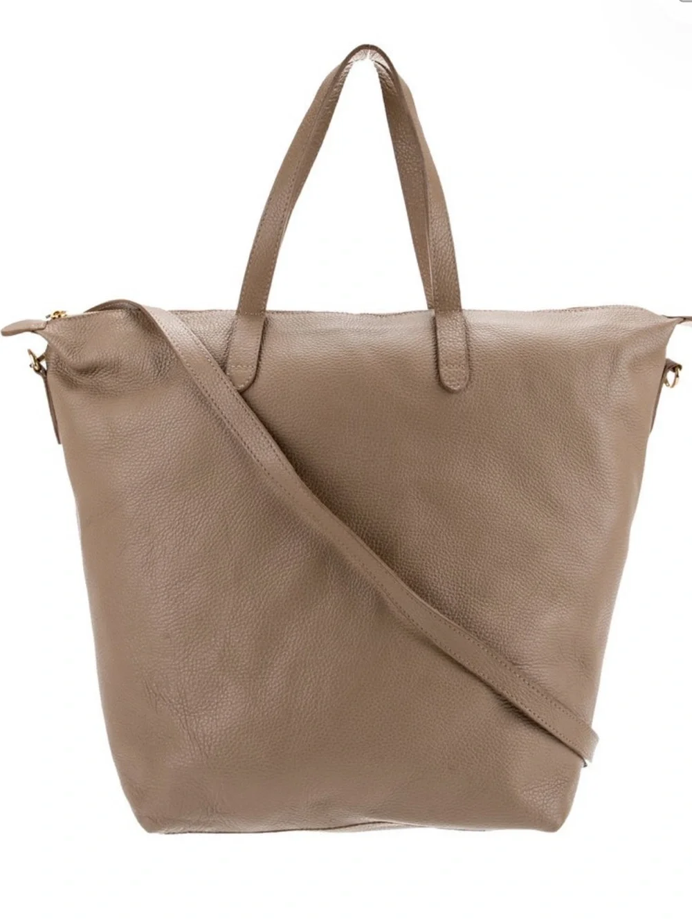Cuyana Leather Messenger large Tote Bag – Taupe